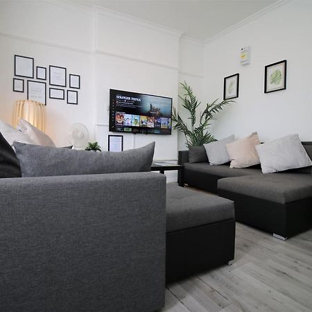 Free Local Parking - Fast Wifi - Sleeps 10 Guests By Property Promise Cardiff Exterior foto