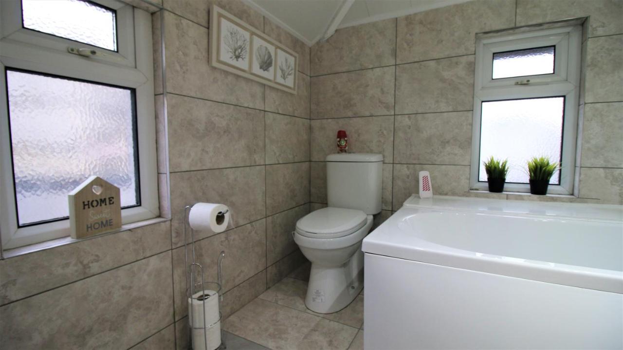 Free Local Parking - Fast Wifi - Sleeps 10 Guests By Property Promise Cardiff Exterior foto