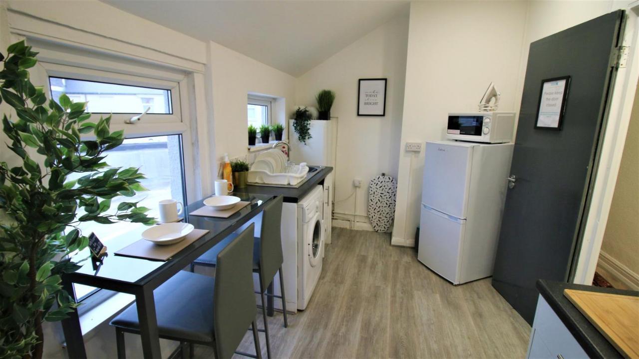 Free Local Parking - Fast Wifi - Sleeps 10 Guests By Property Promise Cardiff Exterior foto